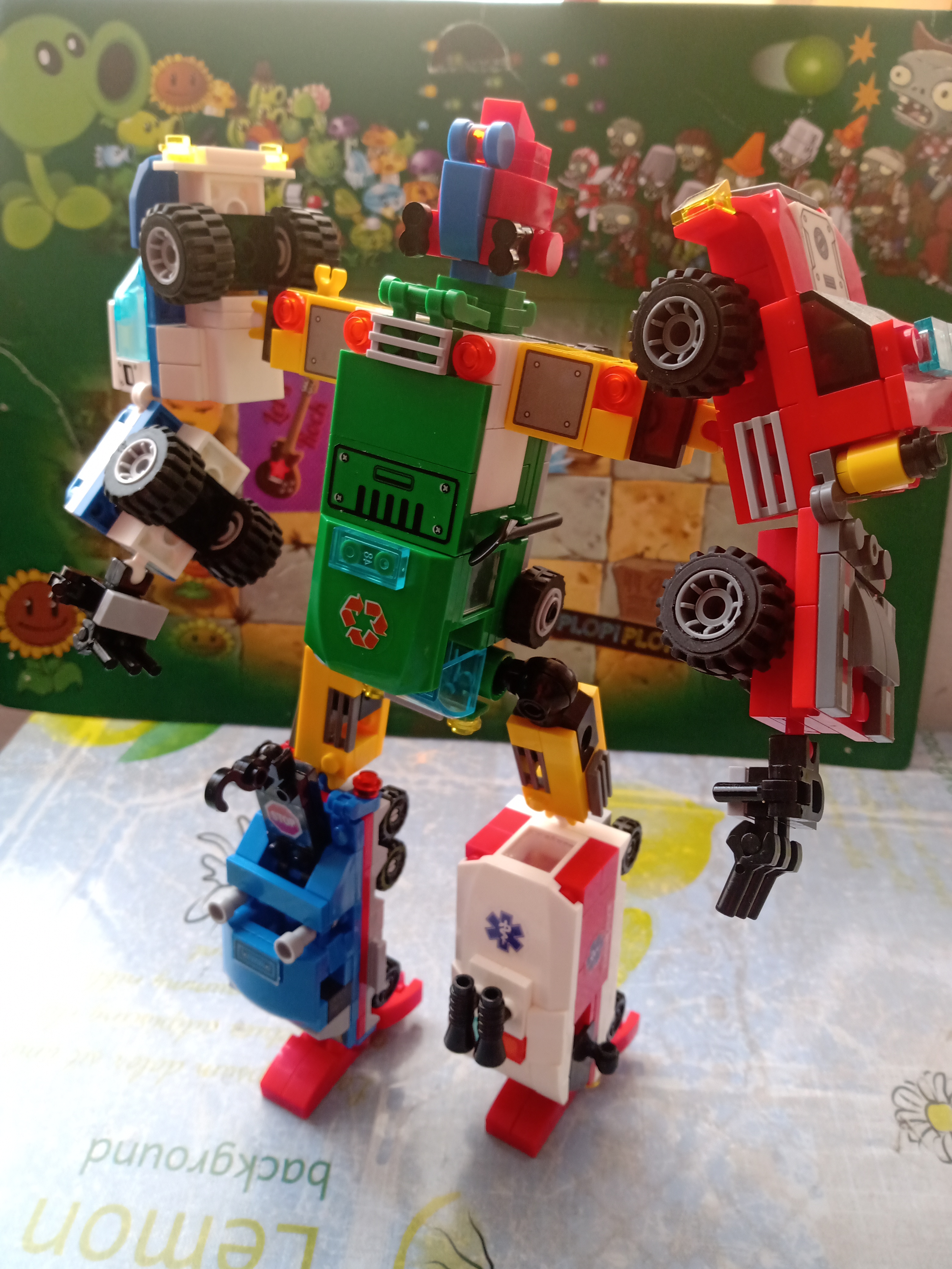 Robot Megazord armado con bloques de construcción, resultado de semanas de trabajo y perseverancia